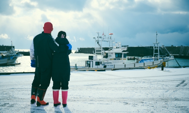 船の前に立つと、後光が射すように太陽が顔を出した。